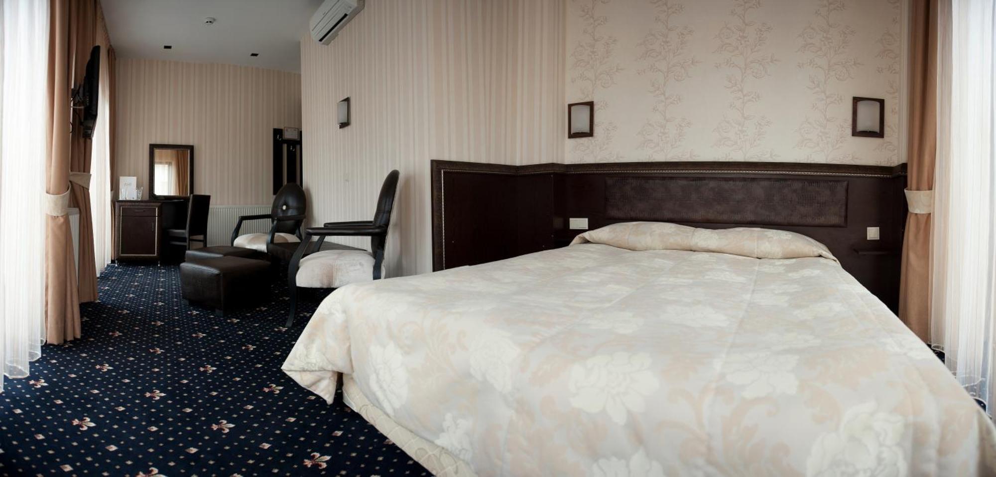 Hotel Victoria パナギュリシテ エクステリア 写真